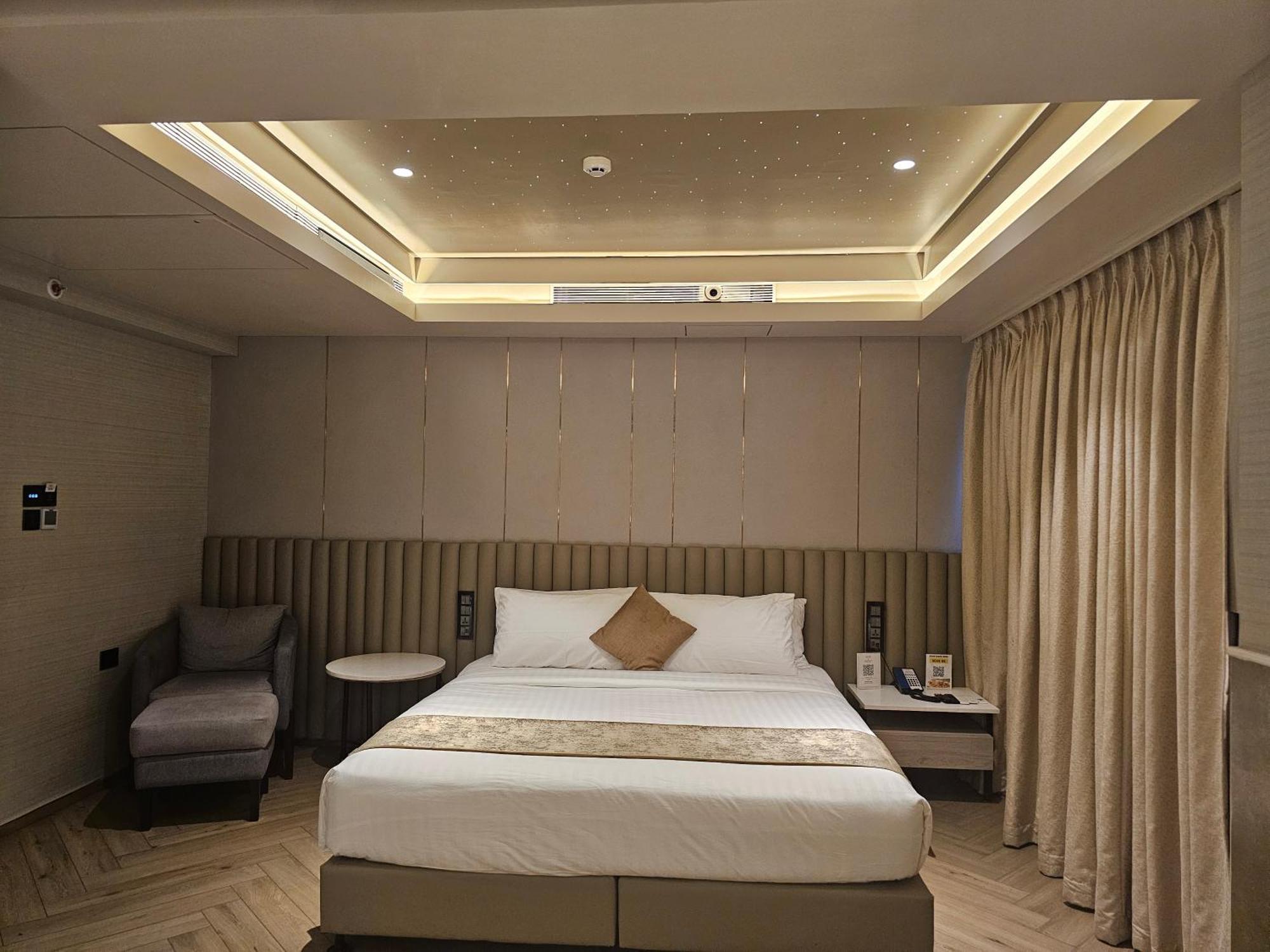 מומביי Dragonfly Hotel - The Art Hotel מראה חיצוני תמונה