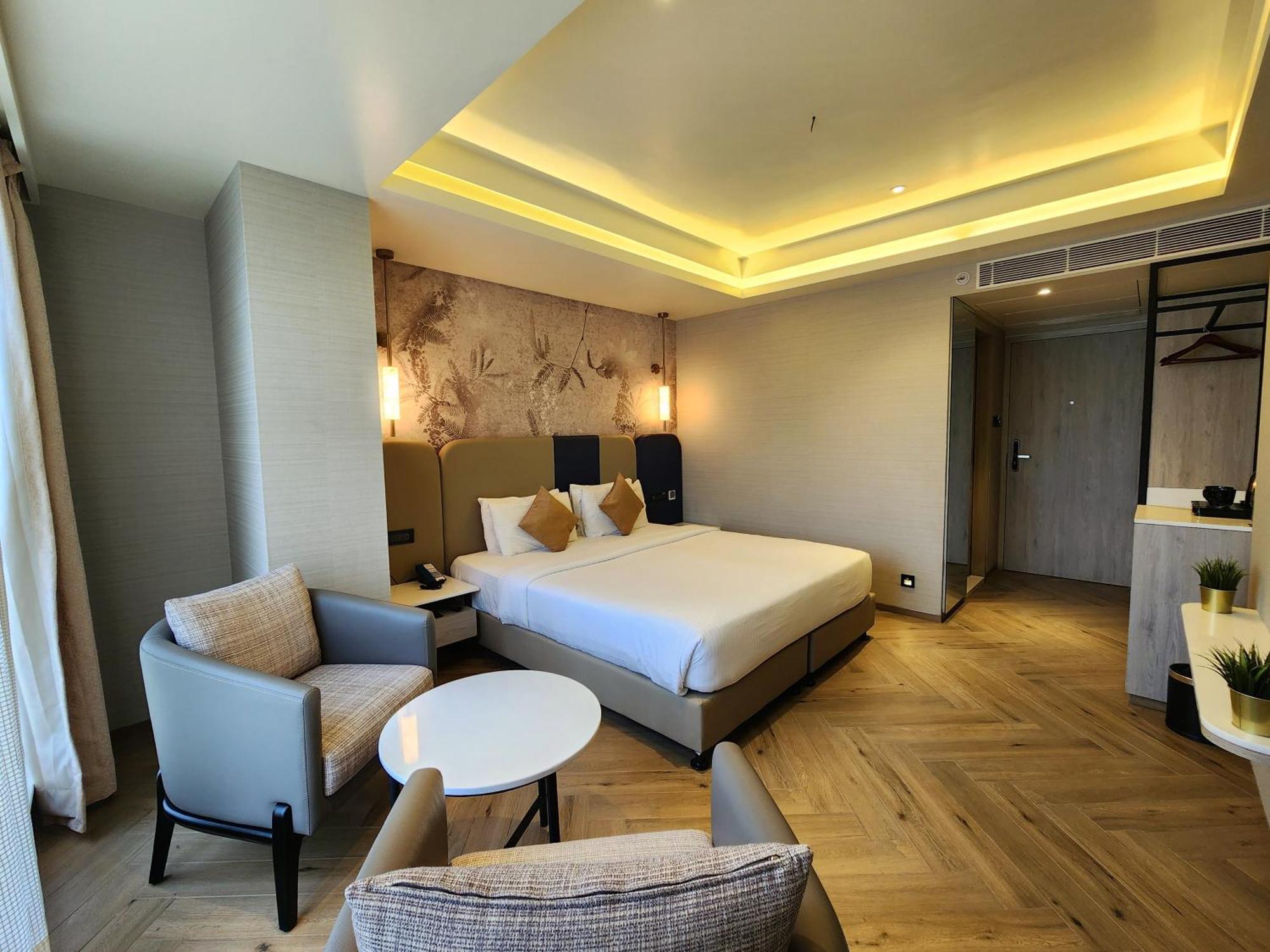 מומביי Dragonfly Hotel - The Art Hotel מראה חיצוני תמונה