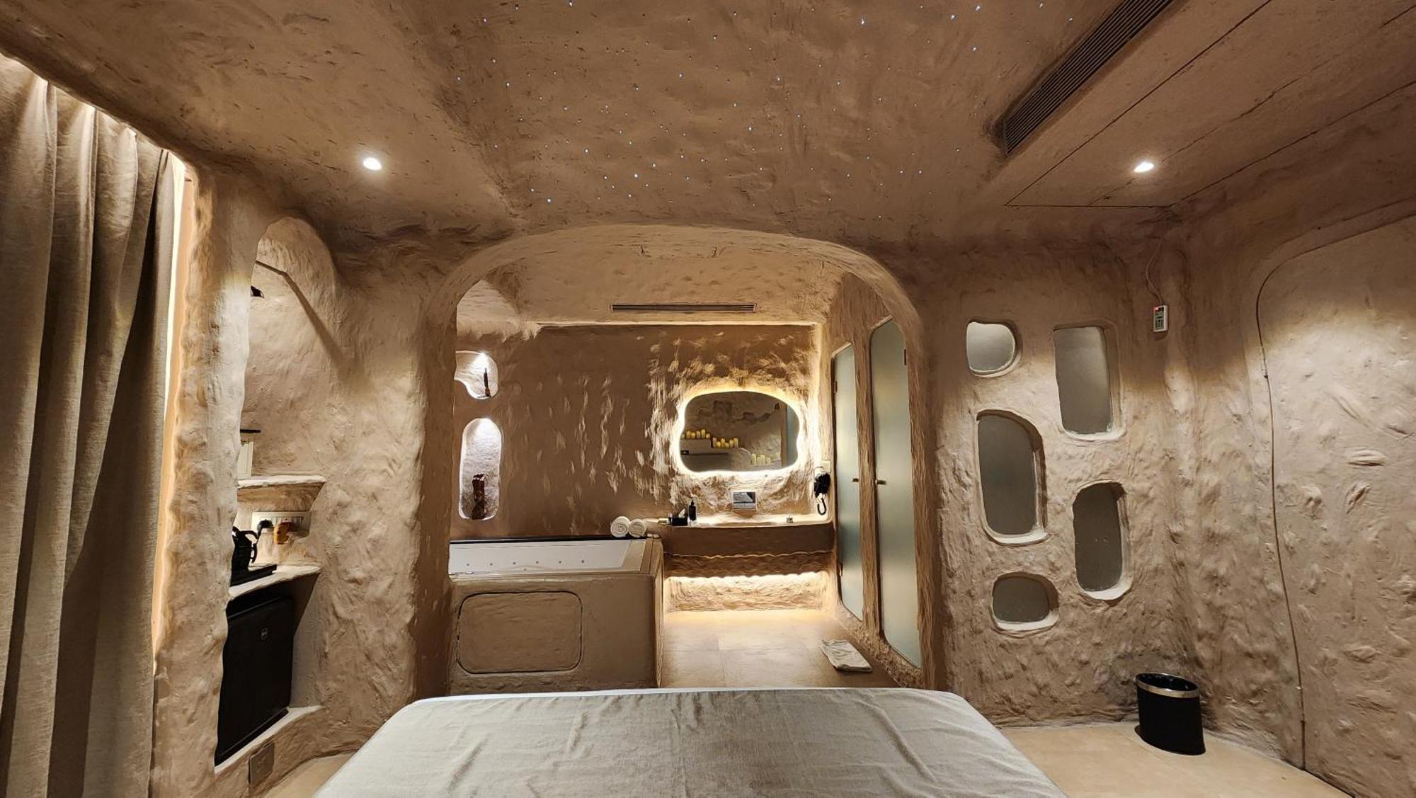 מומביי Dragonfly Hotel - The Art Hotel מראה חיצוני תמונה