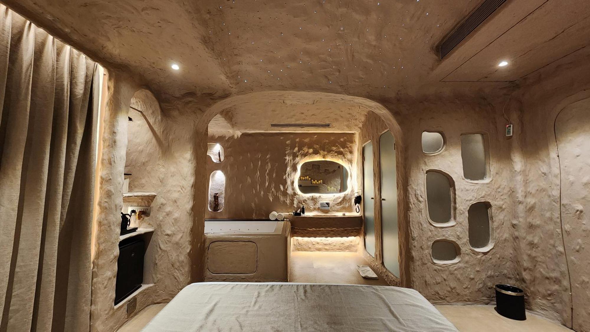 מומביי Dragonfly Hotel - The Art Hotel מראה חיצוני תמונה